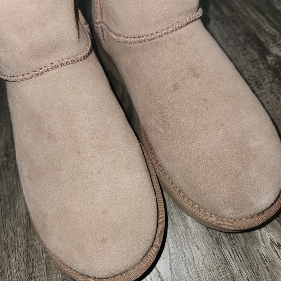 UGG Bailey Bow Boots - Picture 6 of 15